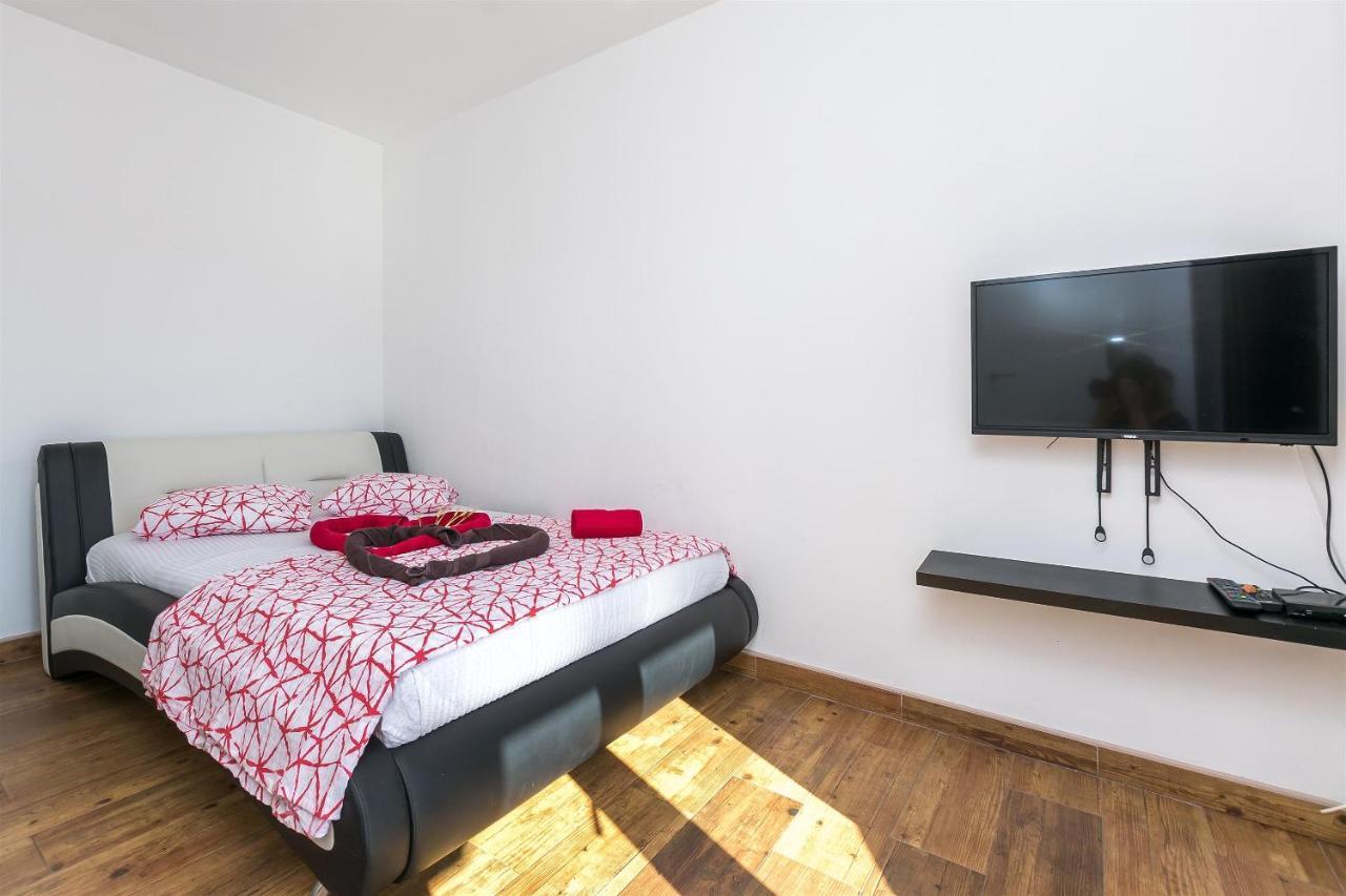 Apartments Lorenzo Lokva Rogoznica Esterno foto